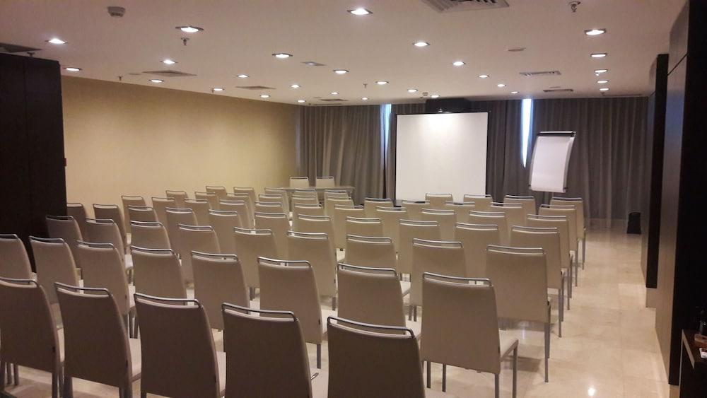 Lcb Hotel Fuenlabrada Eksteriør bilde